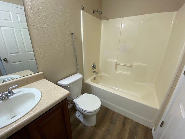 Photo - 1040 S Clifton Ave