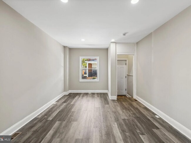 Photo - 724 N Curley St