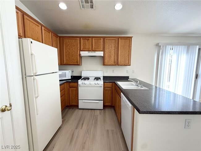 Photo - 5718 Royal Sands St