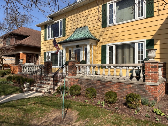 Building Photo - Hardin Unit D