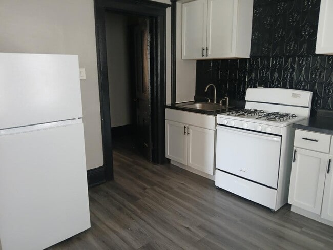 Photo - 2422 N Teutonia Ave Unit Lower front