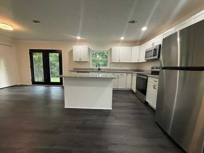 Photo - 4 Bedrooms, 2 Bathrooms - Home in Armuchee! **NEWLY REMODELED!!**