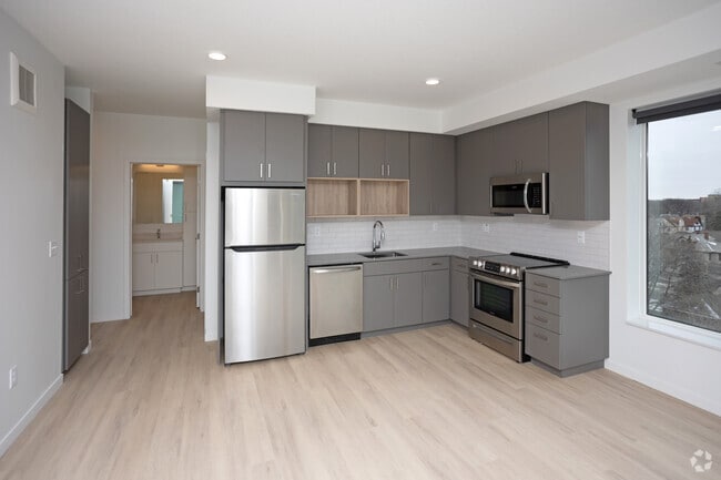 2BR, 2BA - 824 - 875SF - Kitchen