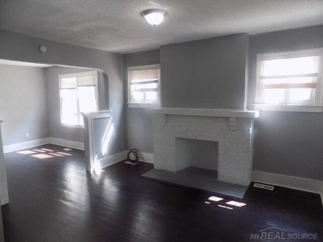 Building Photo - 6334 Tuxedo St