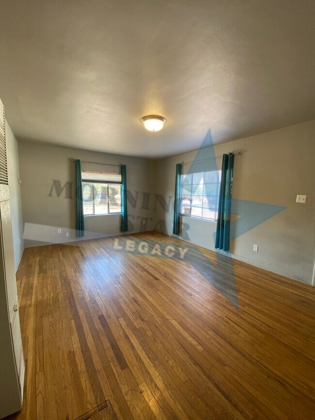 2325 College St Unit 1