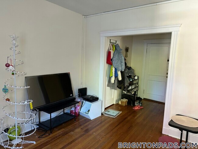 Building Photo - 135 Washington St