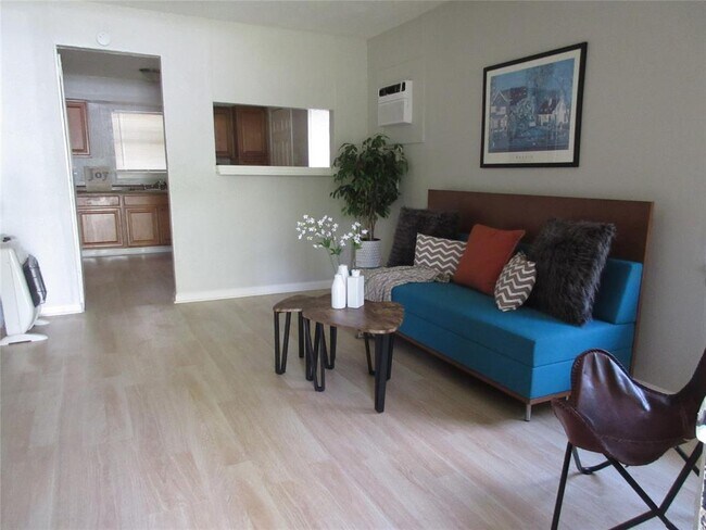 Photo - 7518 1/2 Lockwood Dr