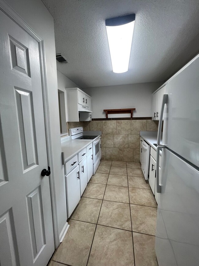 Photo - 117 Leeswood Cir