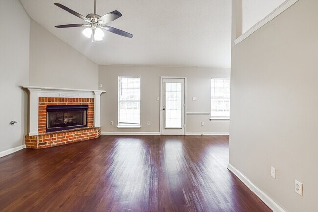 Photo - 1865 Winners Cir N