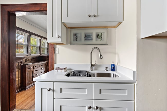 Photo - 935-937 Marshall Avenue Unit 935