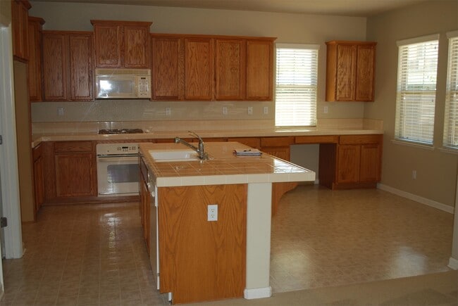 Photo - 3832 Kaweah St