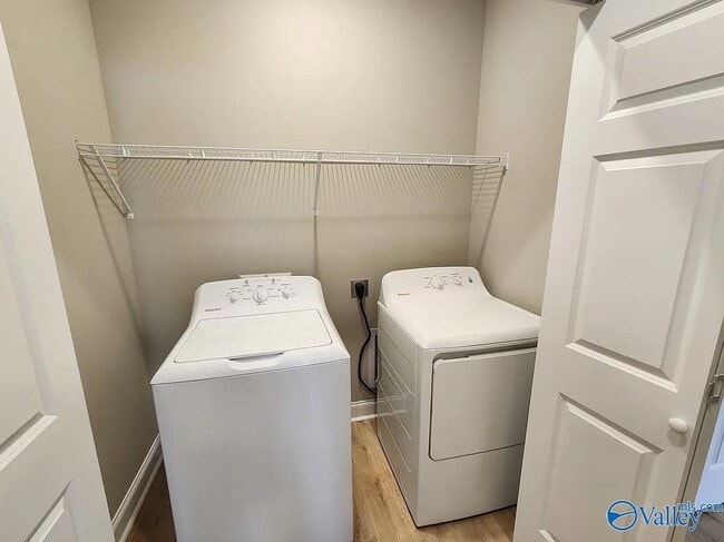 Photo - 207 Fern Bank Dr