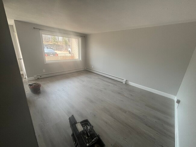 Building Photo - 87 Westwood Dr Unit 103