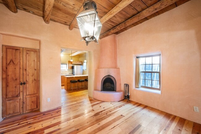 Building Photo - 738 Agua Fria St Unit ½ Rental