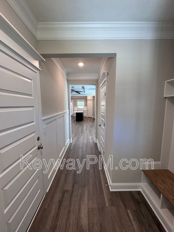 Photo - 2062 Denmark Ave SE