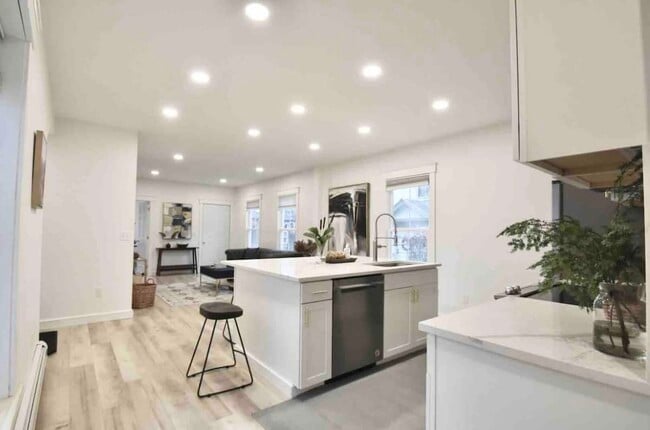 11 Noble St Unit 1