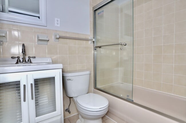 Building Photo - 4901 Murphy Pl Unit 2 Rental