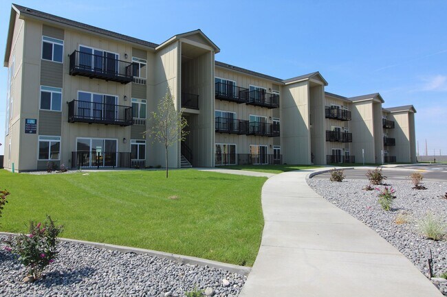 Building Photo - 2 bedroom, 2 bath apartment home in Othello Unit A204