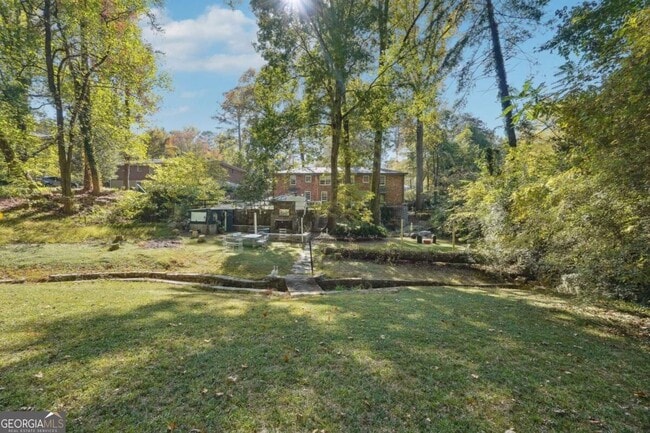 2073 E Roxboro Rd NE