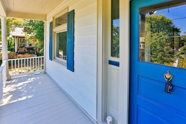 Photo - BOND HILL-  3 STORY 3 BEDRM 2 FULL BATH OPEN FLOOR PLAN w GARAGE