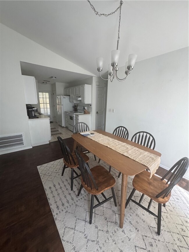 462 Mimosa Ln