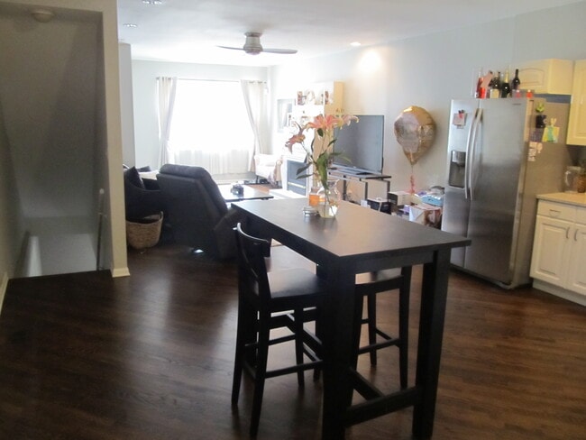 Photo - 1632 W Beach Ave Unit 1
