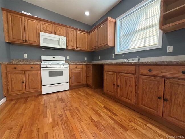 Photo - 10 Burnside Ave Unit B