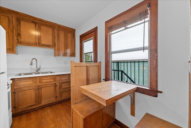 Photo - 320 1/4 Columbia Ave-