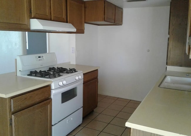 Photo - Duplex 2/2/1 - Long term - unfurnished