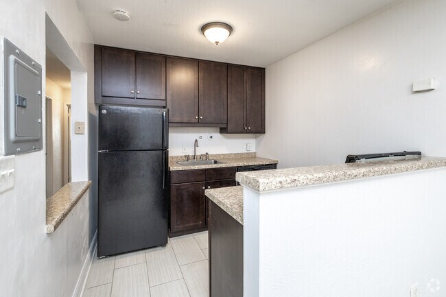 2 habitaciones, 1 baño - 1050 pies cuadrados - Cocina - Irvine Park Apts