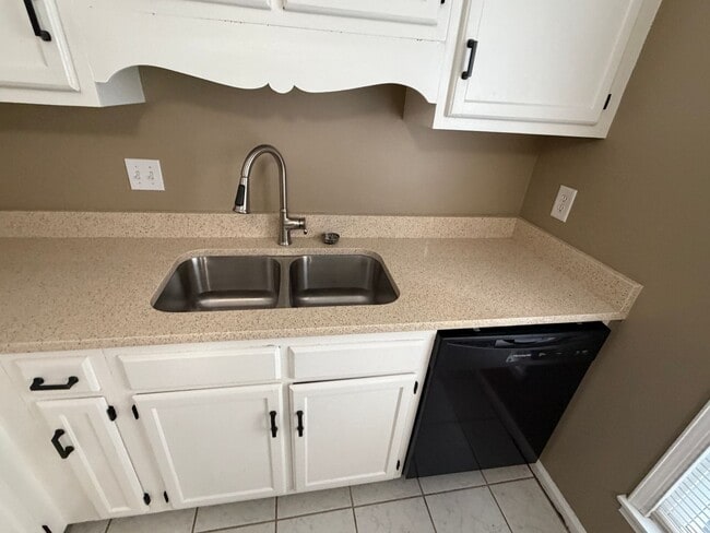 Photo - 103 Wenwood Cir