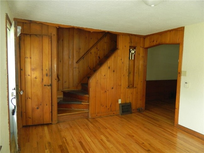Photo - 1046 Grace St