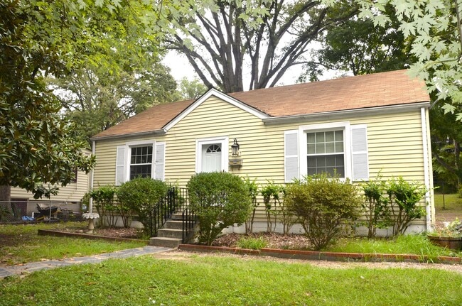 Building Photo - 1709 Westhill Rd