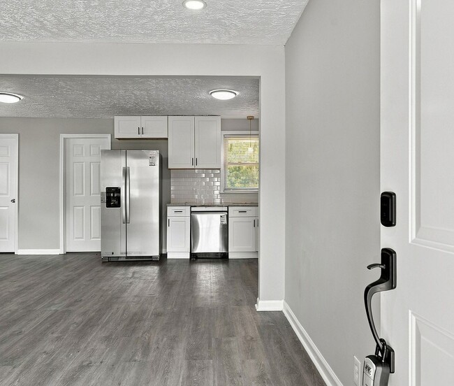 613 Maclaurin Ct