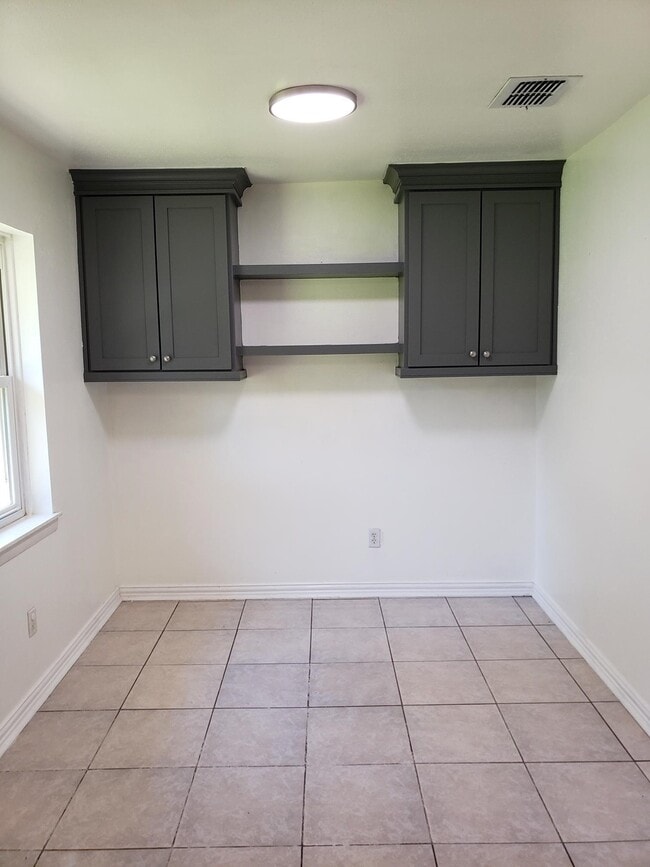 Photo - 1129 E Rutgers Ln