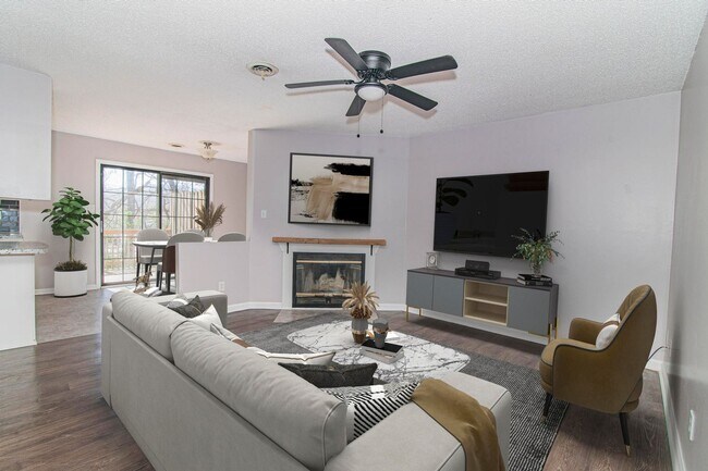 Photo - Knoxville 37938 - 2 bedroom, 2 bath home - Contact Jean Chung (865) 386-1022