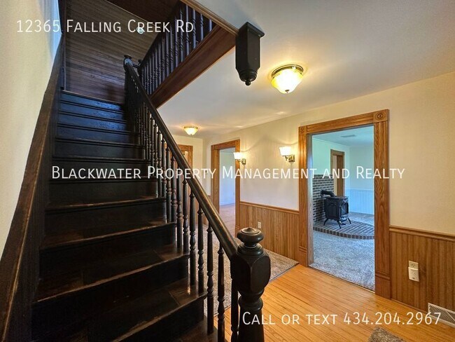 Photo - Farm House in Bedford County near Huddleston
