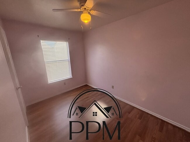 Photo - 901 Everitt St