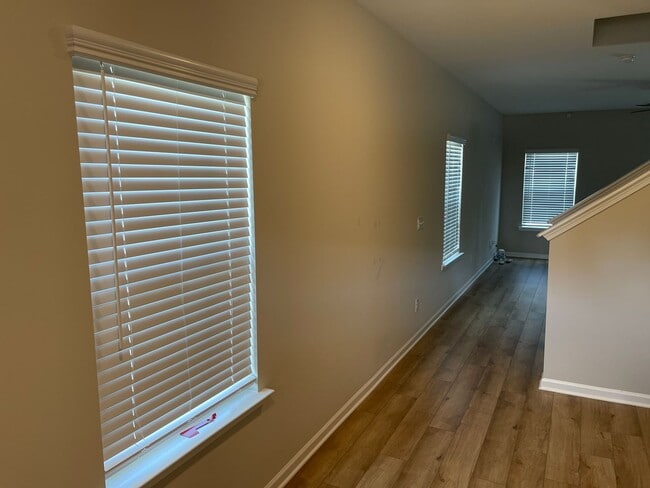 Photo - Spacious, Stylish, and Ready for You!