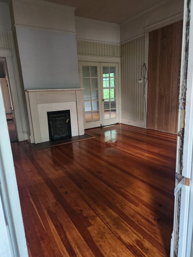 Photo - 215 Bethel St