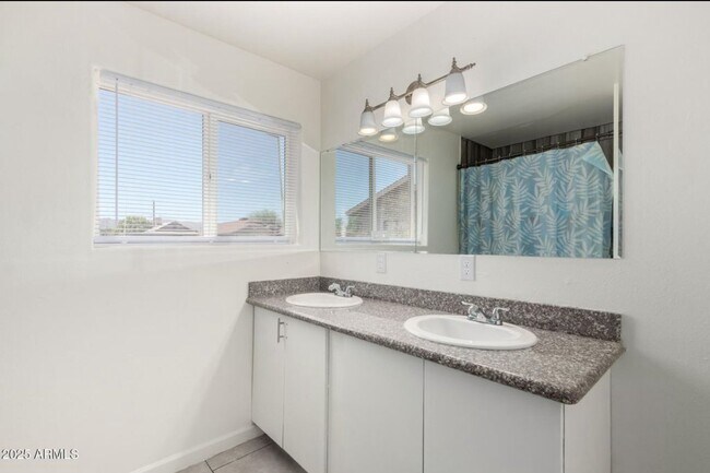 Photo - 2828 E Chipman Rd Unit 1