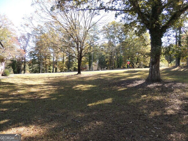 Photo - 2590 Lake Capri Rd NW