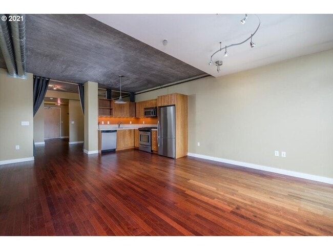 Building Photo - 1926 W Burnside St Rental