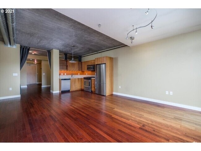 Building Photo - 1926 W Burnside St Rental