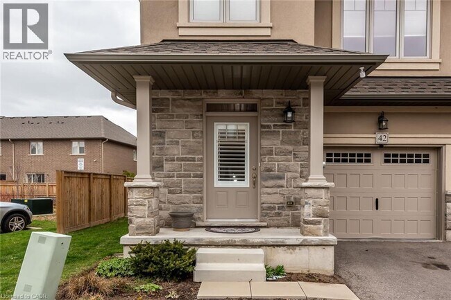 Photo - 98 Shoreview Pl