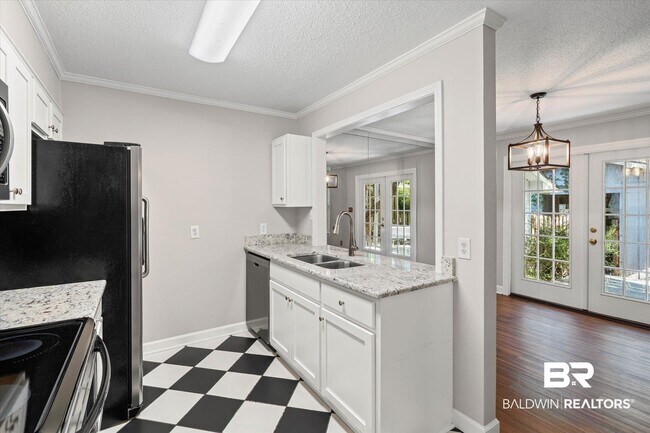 6637 Jackson Square