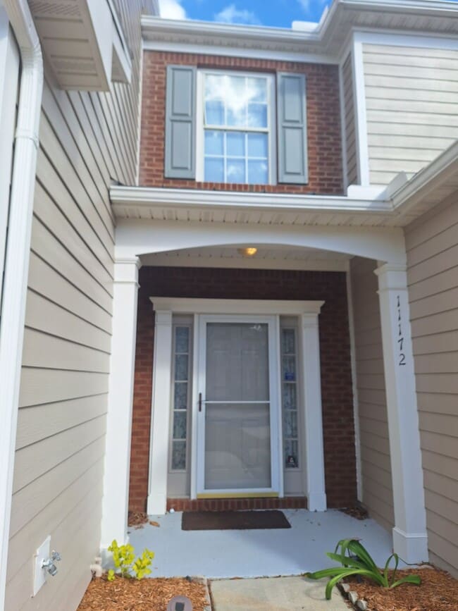 Building Photo - Townhome near Gate Parkway