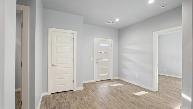 Photo - 214 Olde Ml Ct