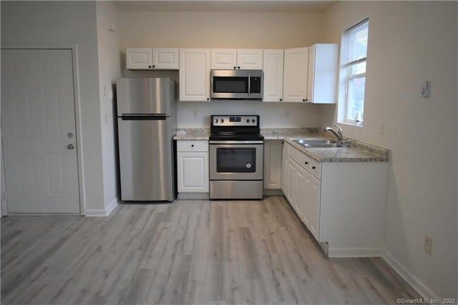Building Photo - 166 Bridgeport Ave Rental