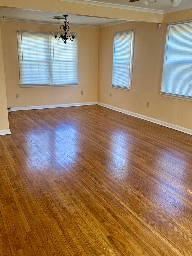 Photo - 4634 Amboy Rd